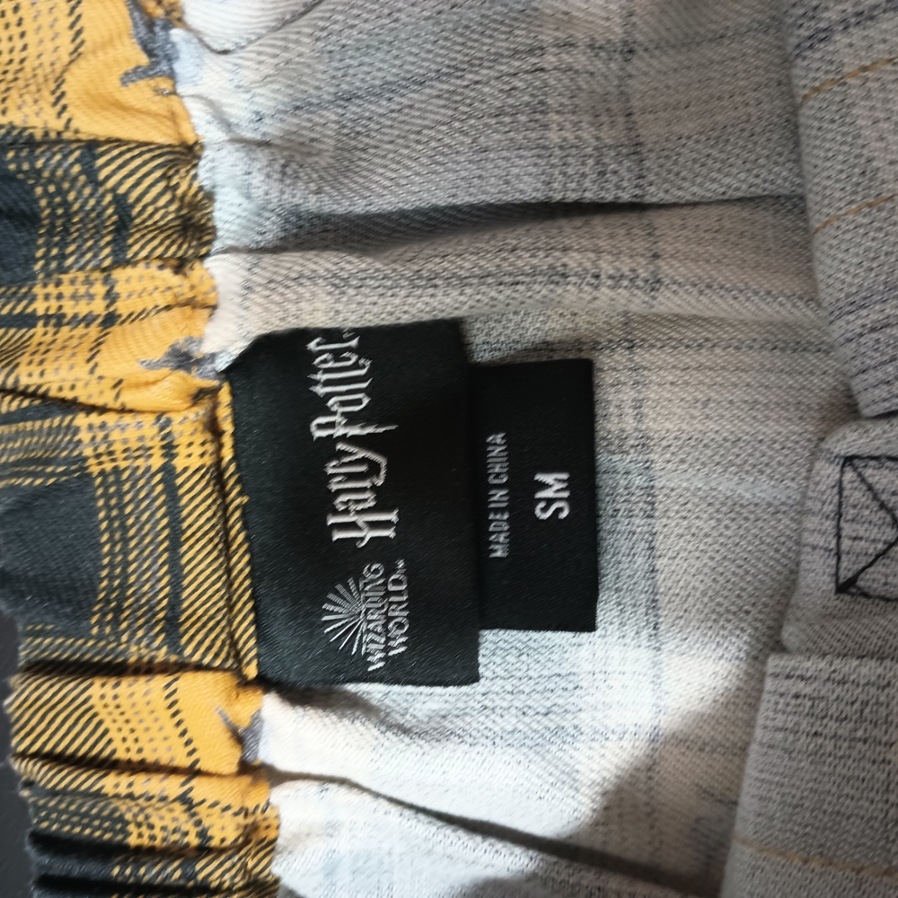 Warner Bros. Hufflepuff Harry Potter Plaid Skirt - Yellow and Black - Picture 5 of 6